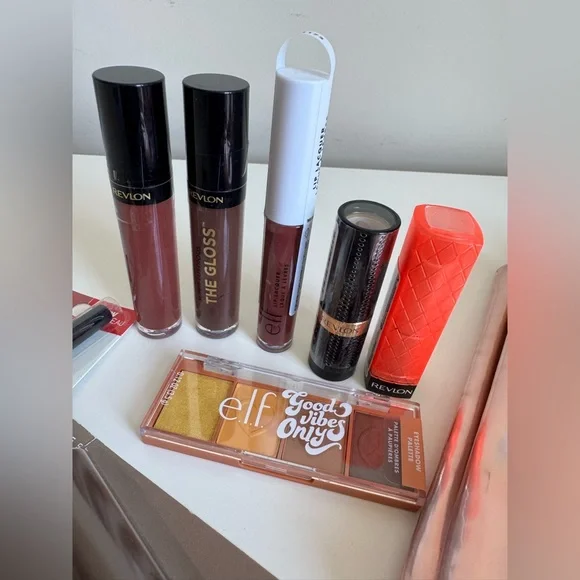 Makeup Bundle - NWT - Picture 3 of 8